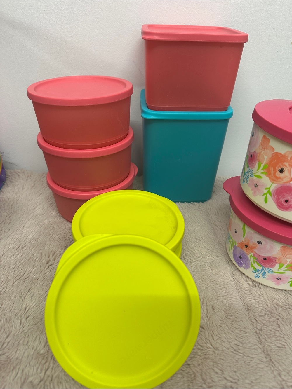 Tupperware - Picture 3 of 5